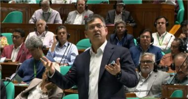 বর্তমান জ্বালানি পরিস্থিতিকে ‘সংকট’ বলতে চান না স্বরাষ্ট্রমন্ত্রী