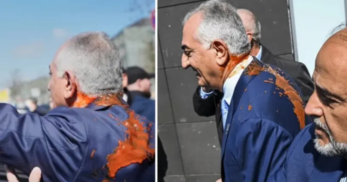 জার্মানিতে রেজা পাহলভির ওপর লাল রঙের তরল নিক্ষেপ