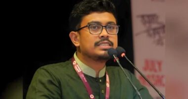 মধ্যরাতে ডাকসুর ভিপি সাদিক কায়েমের স্ট্যাটাস