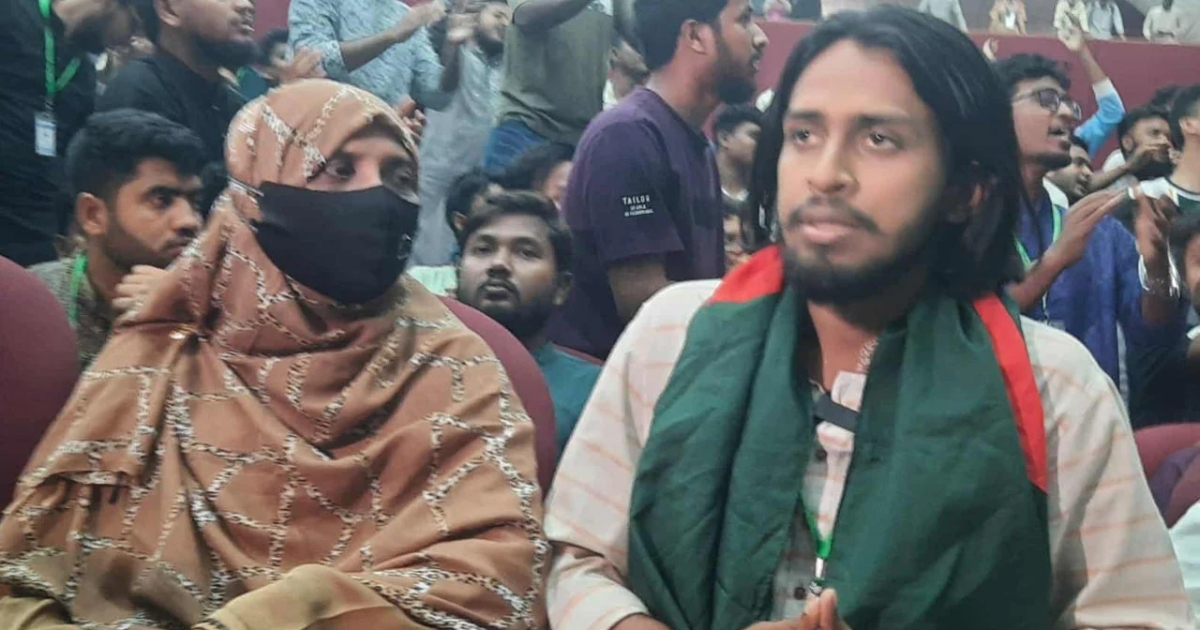 রাকসুর জিএস সালাউদ্দিন আম্মারকে নিয়ে তার মায়ের আবেগঘন স্ট্যাটাস