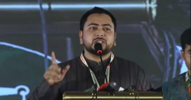 ‘বিএনপি সরকার আওয়ামী লীগের পথেই দেশকে নিয়ে যাচ্ছে, জনগণ আবারও রুখে দাঁড়াবে’: নাহিদ ইসলাম