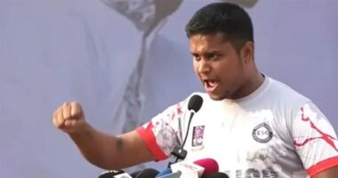 নিজের মেরুদণ্ড বিকিয়ে দেবে না,যে সিস্টেমটা ভাঙা হয়েছে সেটাকে আর ফিরতে দিও না : হাসনাত আব্দুল্লাহ