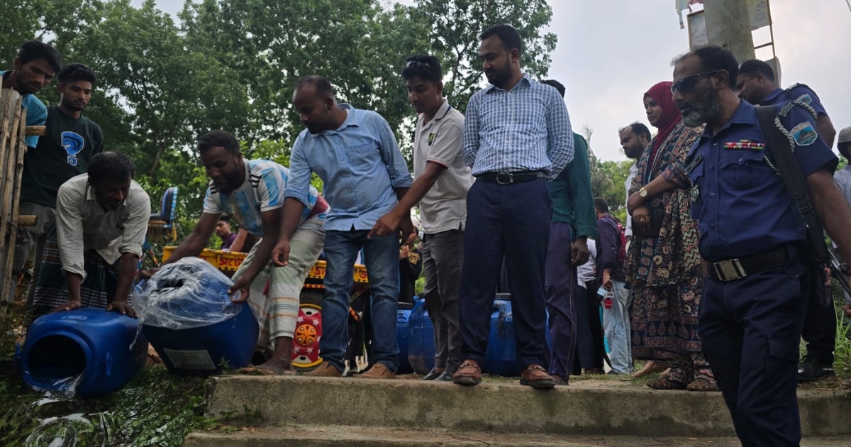 ভাঙ্গুড়ায় নকল দুধ তৈরির বিপুল পরিমান উপকরণ ধ্বংস