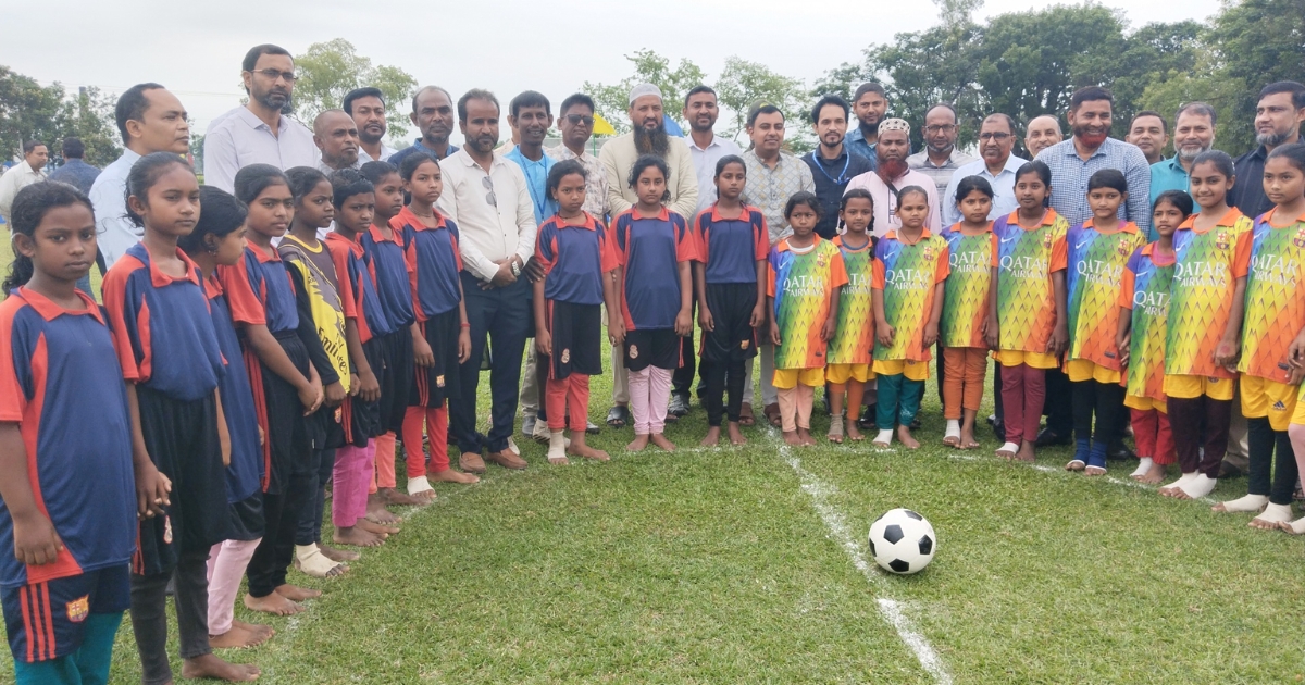 ধামইরহাটে প্রাথমিক পর্যায়ে গোল্ডকাপ ফুটবল টুর্নামেন্টের উদ্বোধন