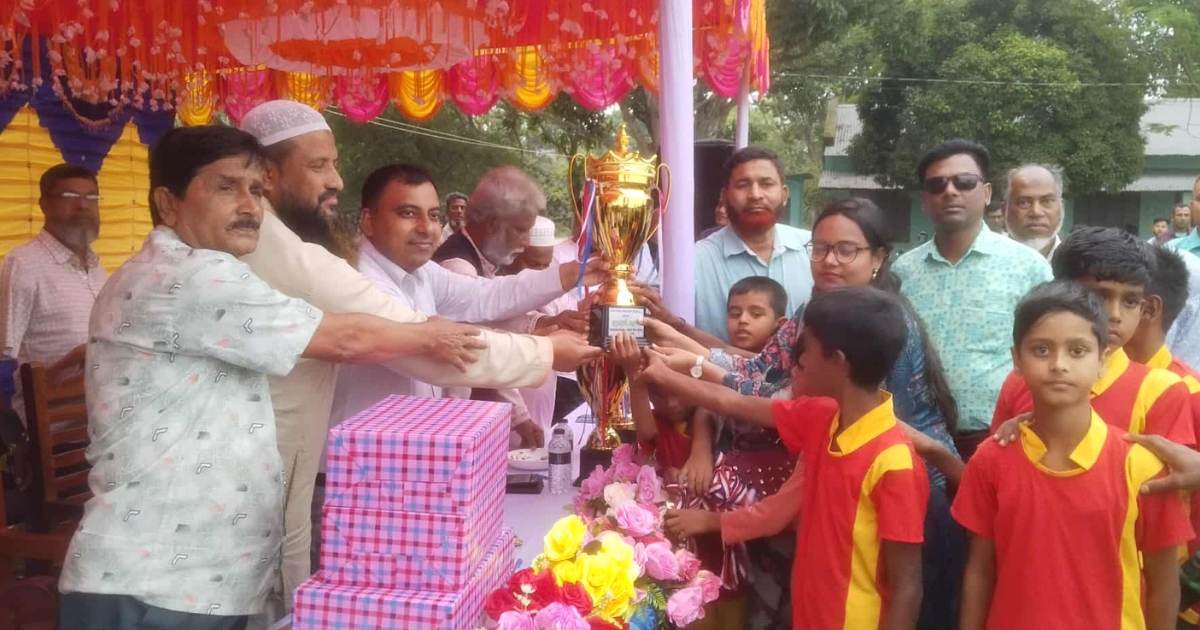 ধামইরহাট উপজেলায় প্রাথমিকে গোল্ডকাপ ফুটবলের ফাইনাল ও পুরস্কার বিতরণী সম্পন্ন