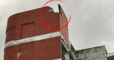 রাঙ্গাবালীতে বজ্রপাতে ডাকবাংলোর দেয়ালের একাংশ ধস