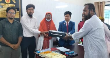 নলডাঙ্গা উপজেলা স্বাস্থ্য কমপ্লেক্সে কালার প্রিন্টার প্রদান করলেন পৌর মেয়র প্রার্থী জিয়াউল হক জিয়া