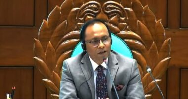 ‘উপঢৌকন’ পেয়ে দুই মন্ত্রীর কথা বলার সময় বাড়ালেন ডেপুটি স্পিকার