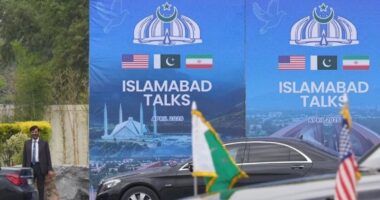 অবরোধ না তুললে পাকিস্তানে প্রতিনিধিদল পাঠাবে না ইরান