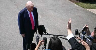 ইরানের সাথে চুক্তির দ্বারপ্রান্তে যুক্তরাষ্ট্র: ইসলামাবাদে হতে পারে ঐতিহাসিক স্বাক্ষর