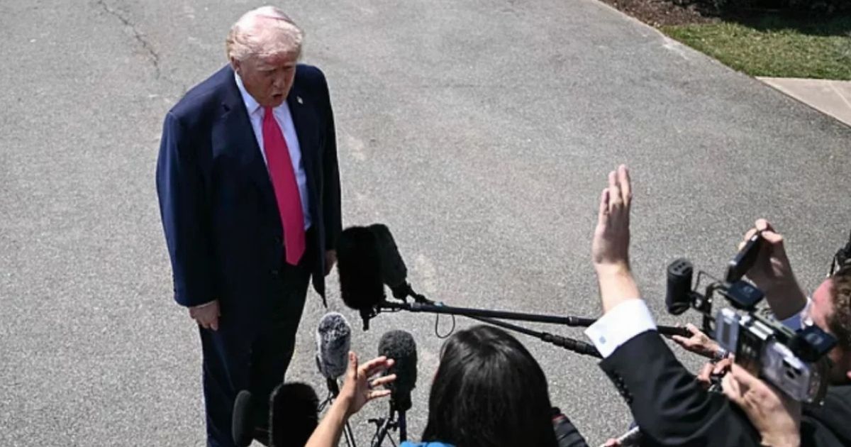 ইরানের সাথে চুক্তির দ্বারপ্রান্তে যুক্তরাষ্ট্র: ইসলামাবাদে হতে পারে ঐতিহাসিক স্বাক্ষর