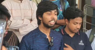 ডাকসু নেতা মুসাদ্দিককে ‘দাঁত ফেলে দেওয়ার’ হুমকি