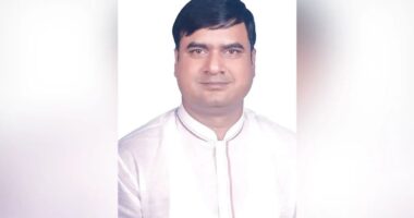 বাড়িছাড়া অওয়ামী লীগ নেতার মৃত্যুর চার ঘণ্টা পর মারা গেলেন মা