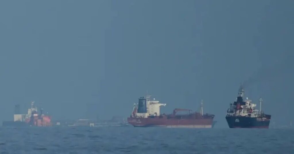 শান্তি আলোচনা থেমে যাওয়ার পর বিশ্ববাজারে তেলের দাম বেড়েছে