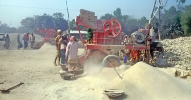 উত্তরাঞ্চলের অর্থনীতির প্রাণকেন্দ্রে ঝুঁকিতে শ্রমিকের স্বাস্থ্য-নিরাপত্তা