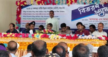 সখীপুরে সেলাই মেশিন, হুইলচেয়ার, শিক্ষা ও কৃষি উপকরণ বিতরণ