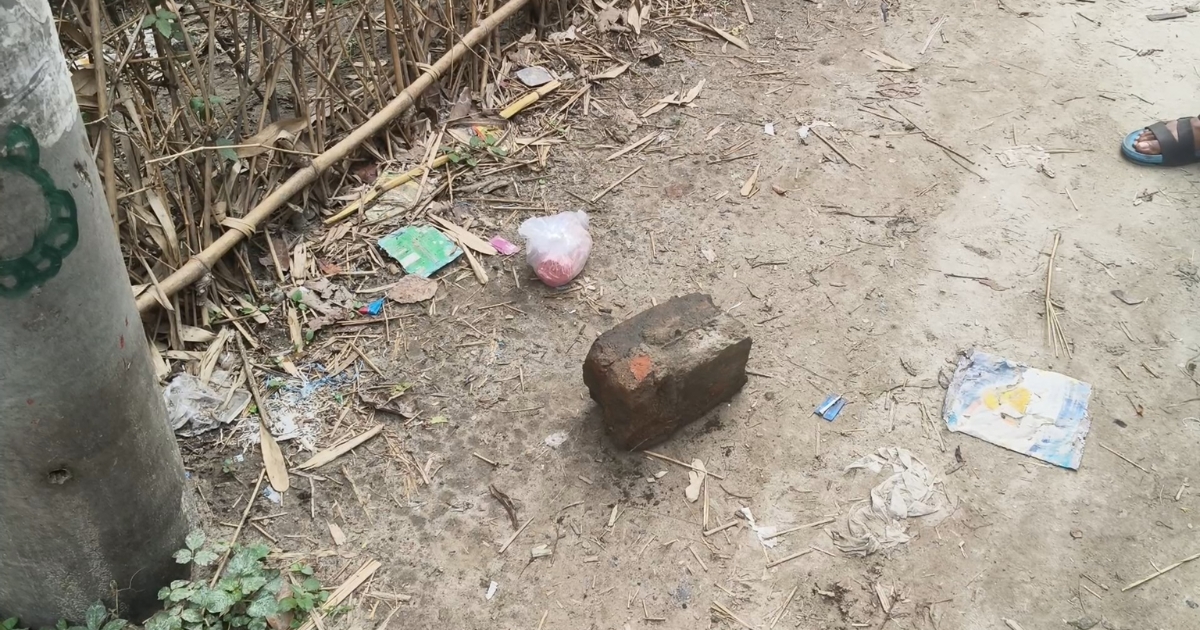 গাংনীতে বোমা সদৃশ বস্তু ও চিরকুট উদ্ধার