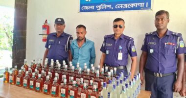 দুর্গাপুরে পুলিশের অভিযানে দেড় লাখ টাকার মদ উদ্ধার, গ্রেপ্তার ১