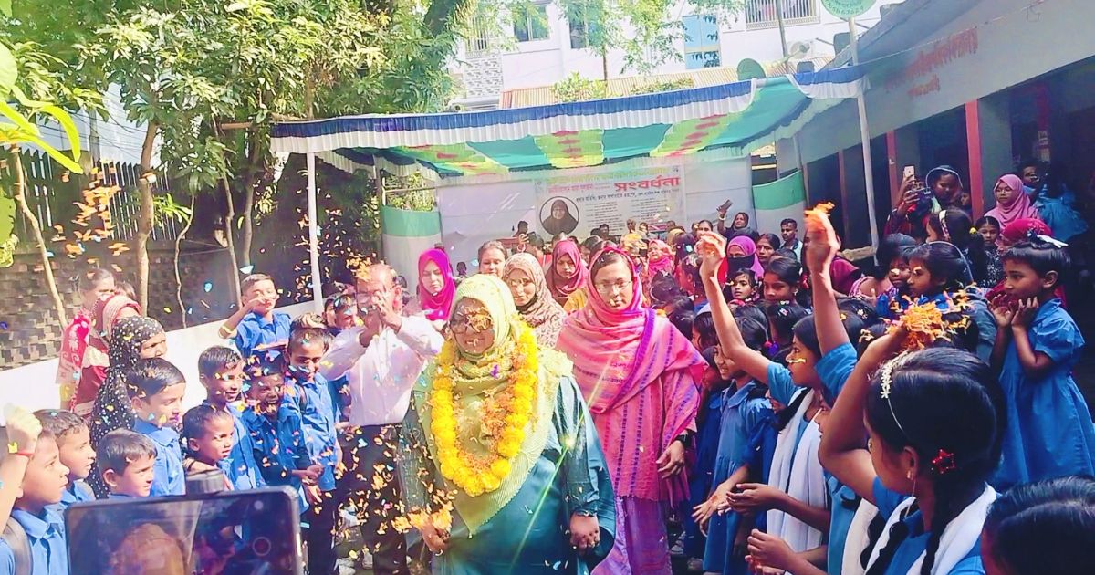 দীর্ঘ ৩৯ বছরের শিক্ষকতা জীবনের সফল সমাপ্তি: প্রধান শিক্ষককে উষ্ণ সংবর্ধনা